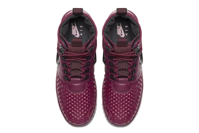 Burgundy nike duck store boots