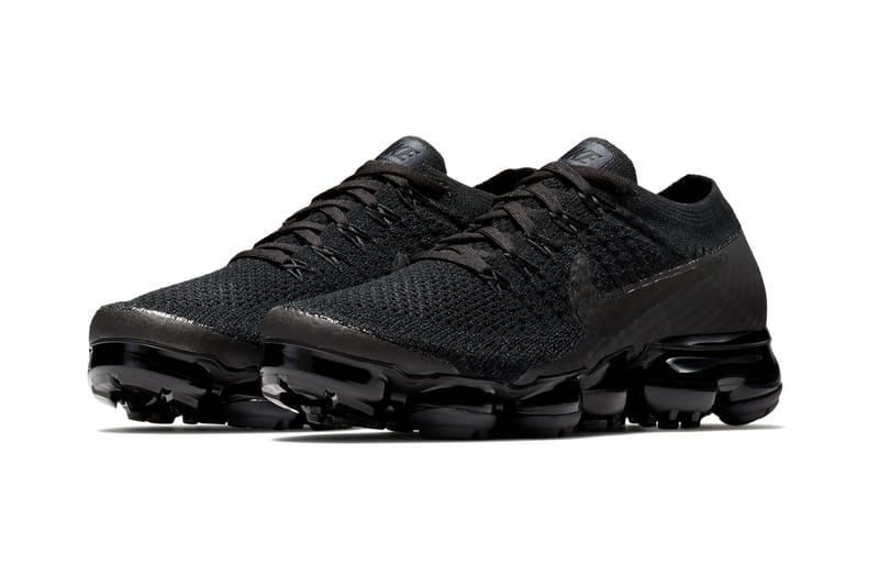 All black nikes hot sale on sale