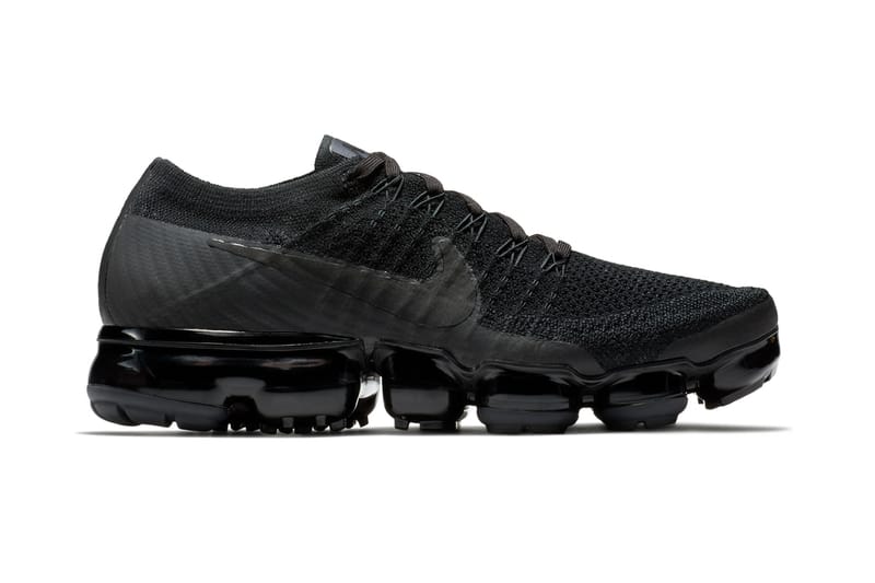 Black vapormax sales air