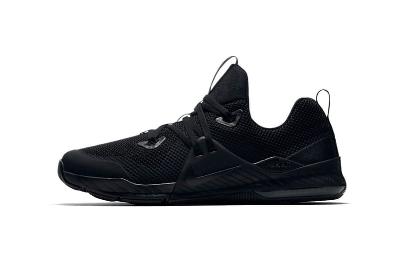 Nike zoom train 2025 command all black