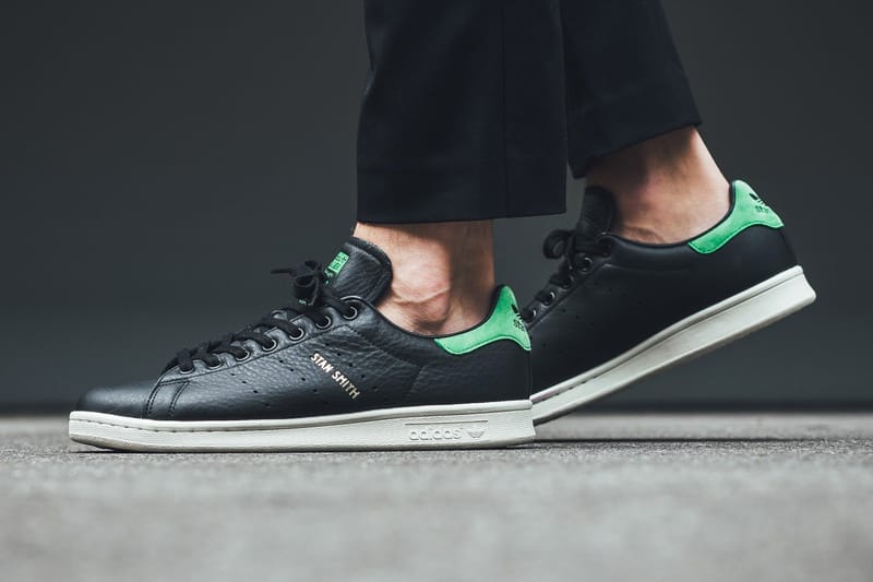 Adidas hot sale retro black