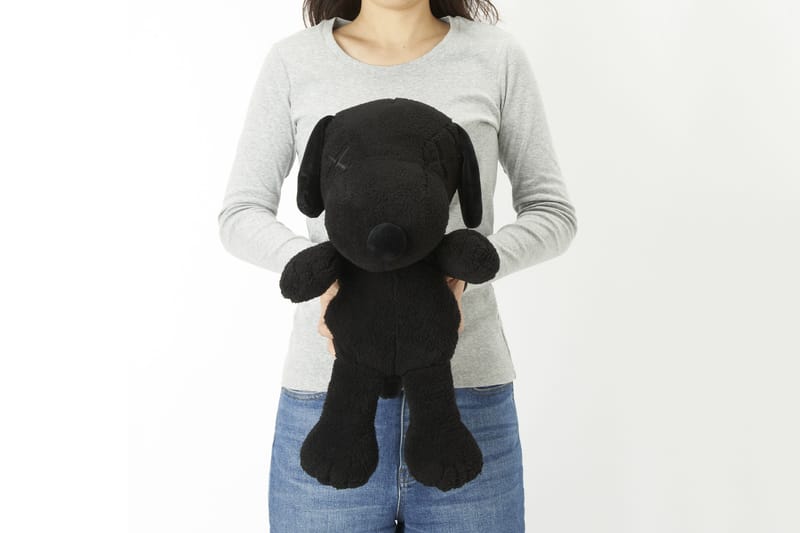 UNIQLO - ✖限定出品✖♥KAWS &amp; UNIQLO♥黒SNOOPY♥新品未開封✨ Snoopy is the star of a new Uniqlo x Kaws collection