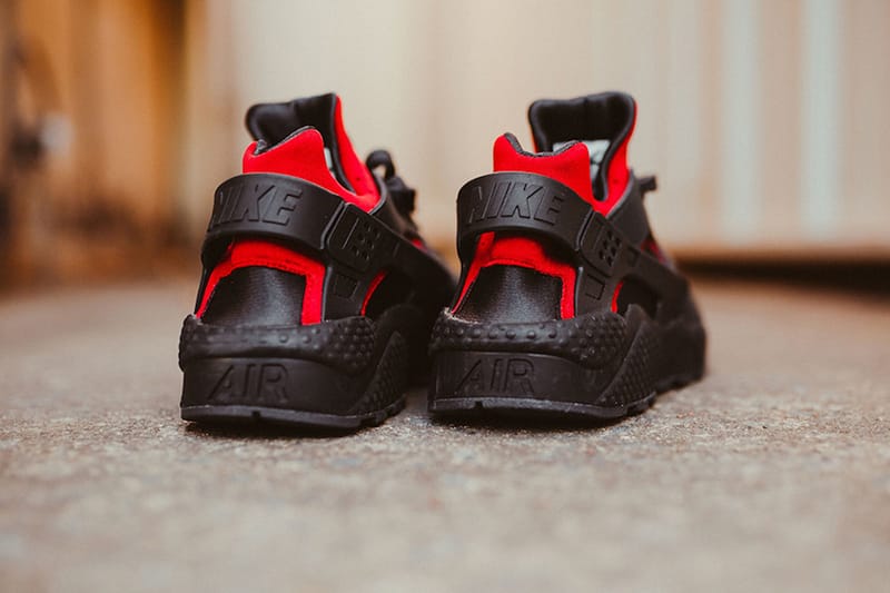 Air huarache black red sale