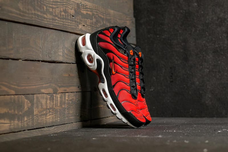 Nike air max cheap plus black red grey