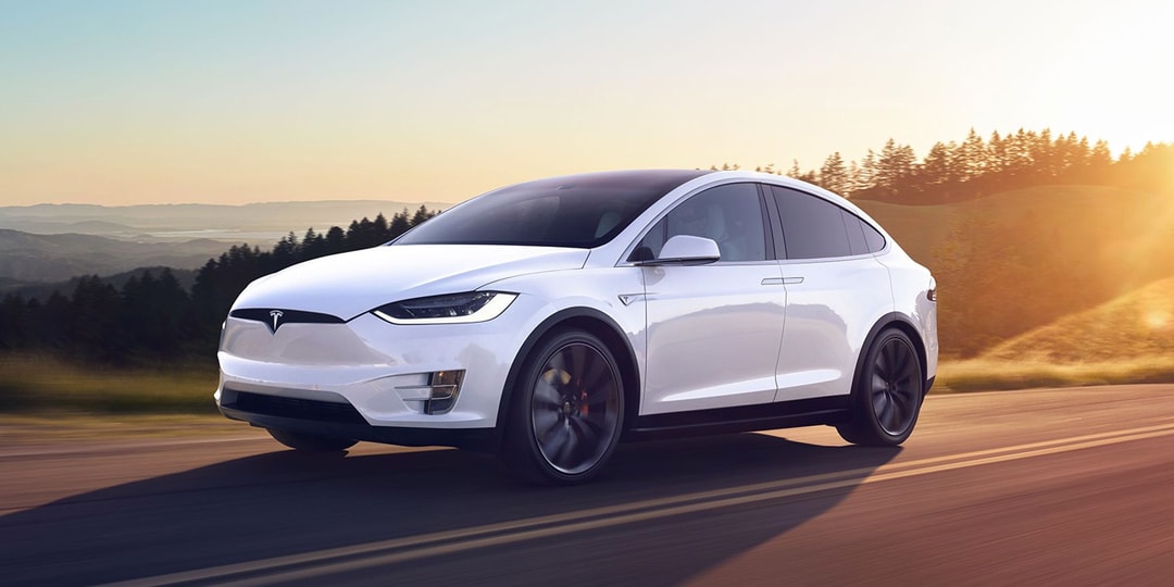 Tesla отзывает 11 000 внедорожников Model X из-за неисправных сидений