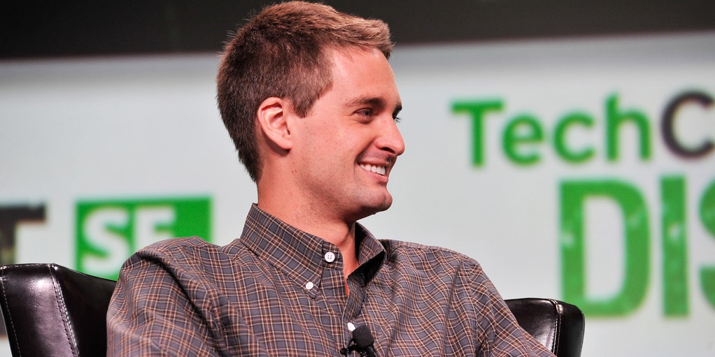 Основатель Snapchat Эван Шпигель продает акции своей компании