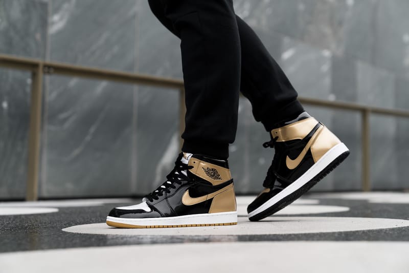 Nike air jordan shop 1 black and gold