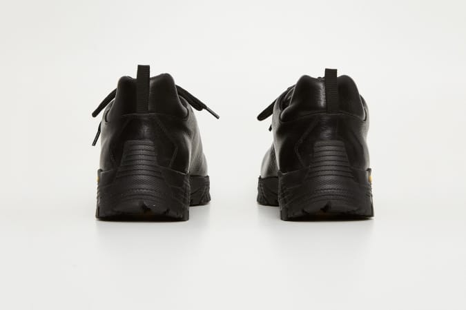 スニーカー ALYX Black Leather Hiking Sneakers 1017 ALYX 9SM Vibram Sole Hiking Boots in Black | Hypebeast