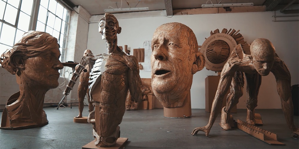 Посмотрите, как художник Джеймс Лейк создает замысловатые скульптуры из картона
