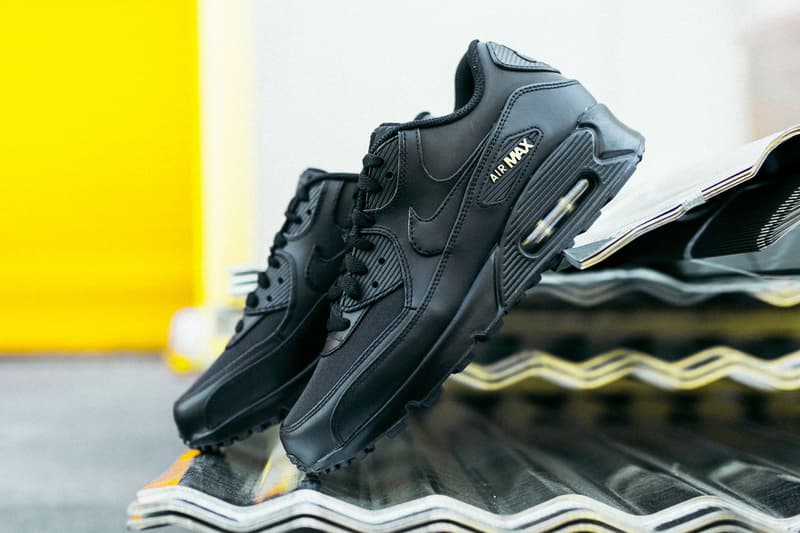 air max 90 essential black and gold