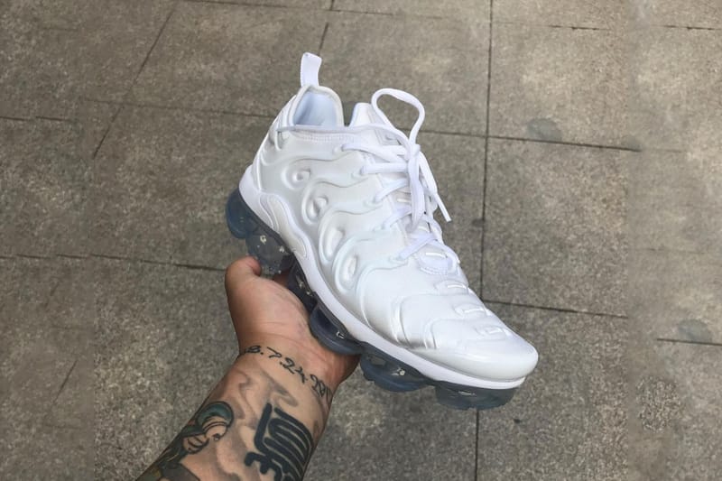 Nike air vapormax shop plus white on feet