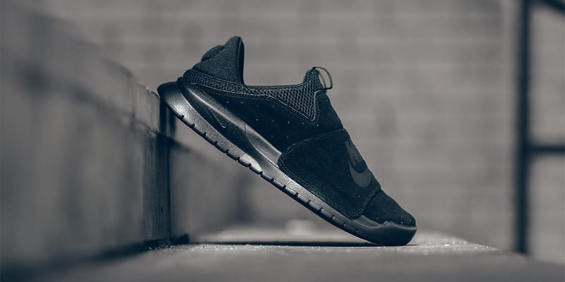 Nike benassi slp triple black on sale