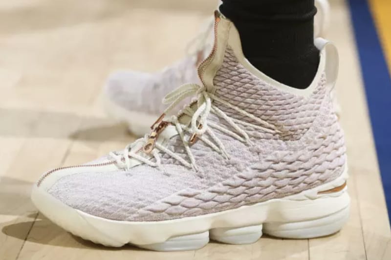 Lebron 15 clearance white and gold