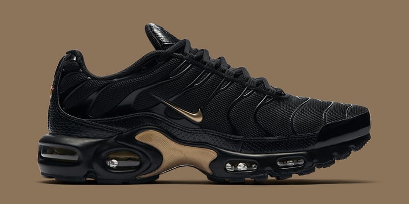 black and gold nikes