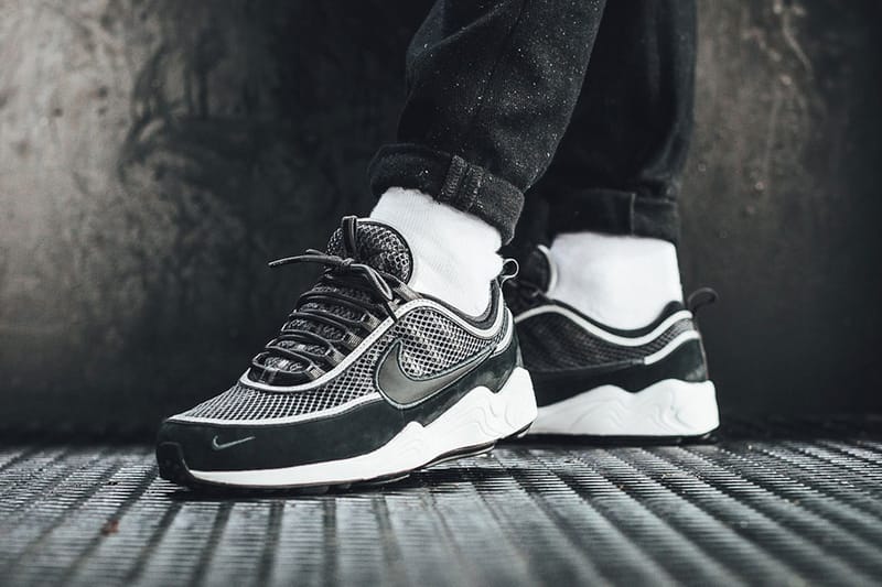 Nike spiridon black store and white