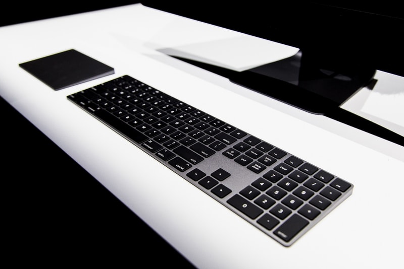 Аксессуары iMac Pro Space Grey перепродаются по цене более 1000 долларов США
