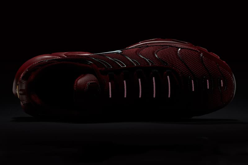 team red air max plus