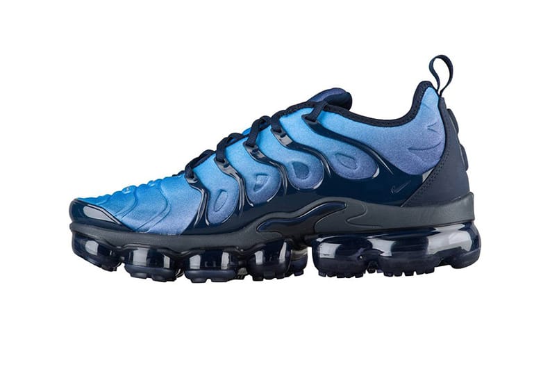 Blue hot sale vapormax nike