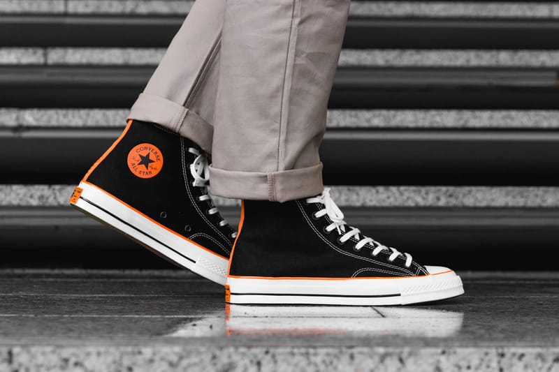 Mens converse best sale on feet