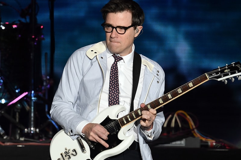 Weezers Rivers Cuomo Sings About Dancing Like A Stripper For Acoustic