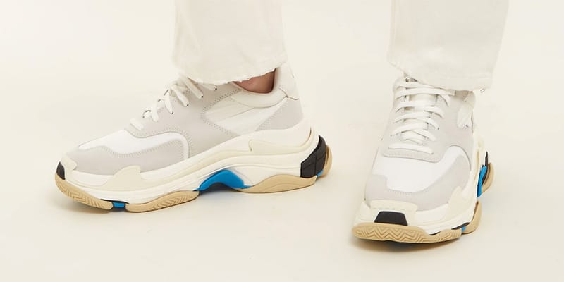 How do the outlet balenciaga triple s fit