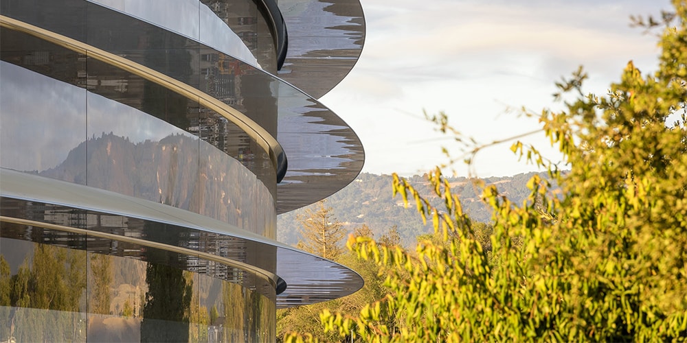 Сотрудники Apple продолжают натыкаться на стеклянные стены космического корабля