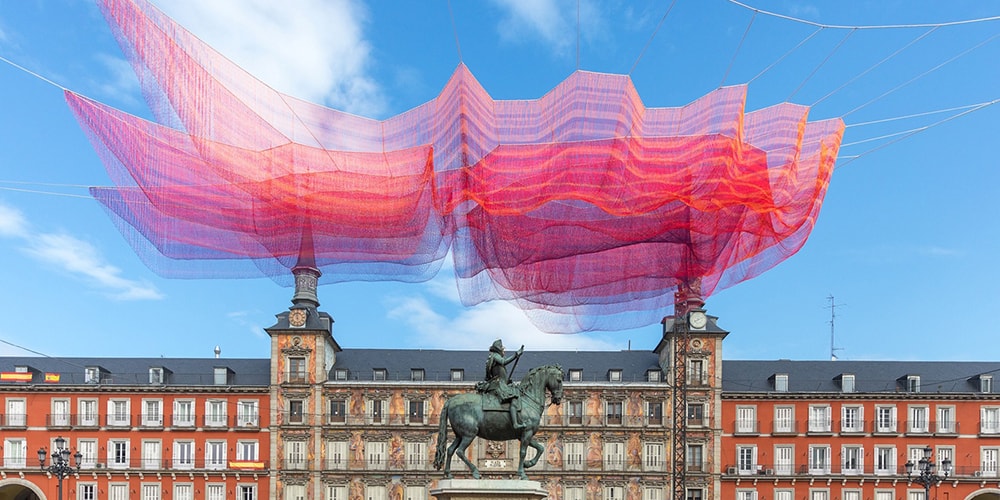 Джанет Эчелман подчеркивает влияние времени на скульптуру из резьбы «1.78 Мадрид»
