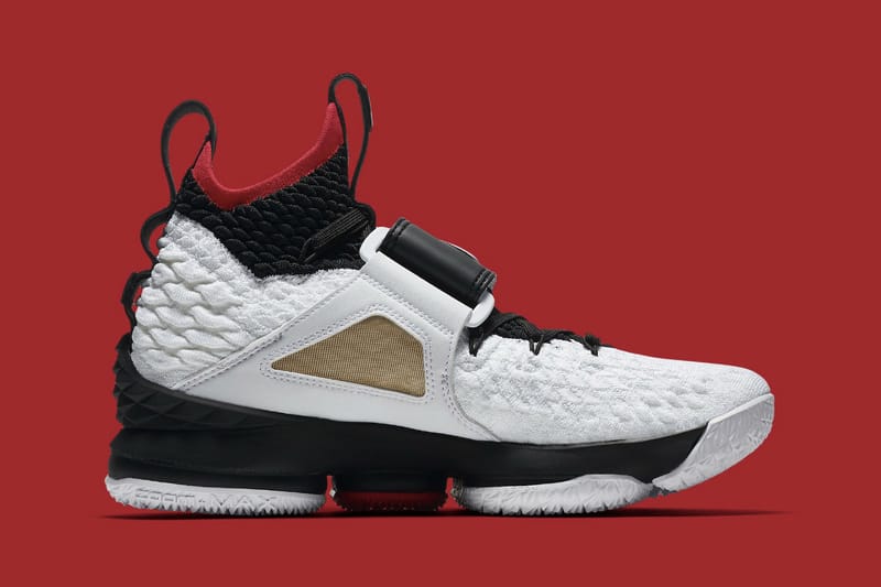 Lebron 15 diamond turf footlocker best sale