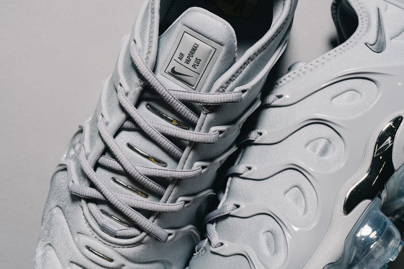 Nike vapormax plus shop triple grey chrome