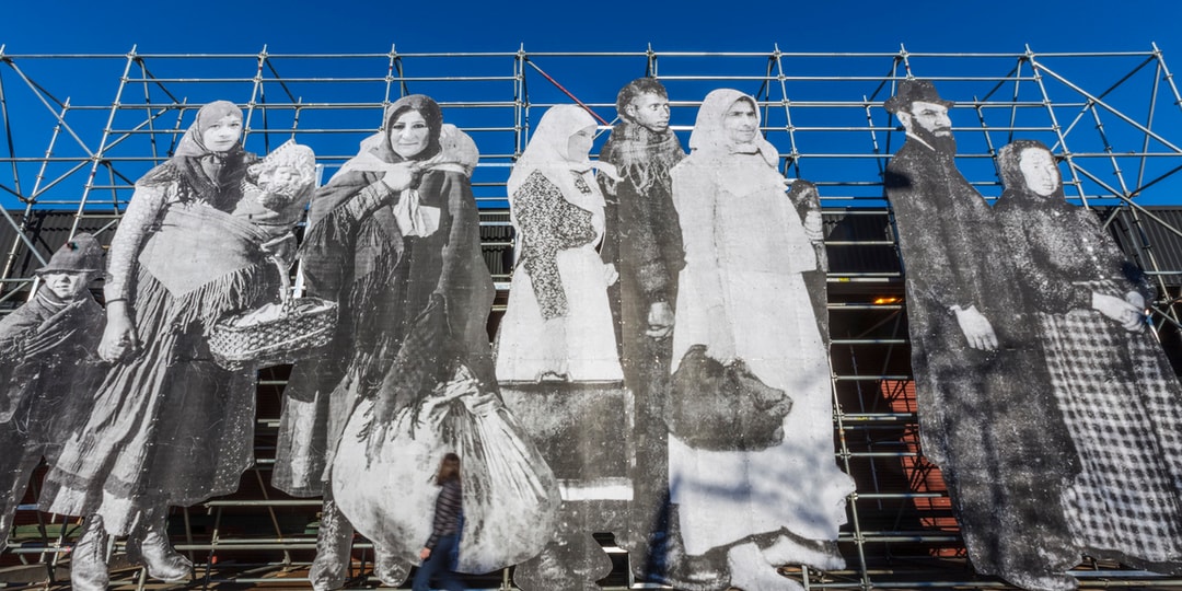 Инсталляция JR «Так близко» привлекает внимание к проблемам кризиса беженцев