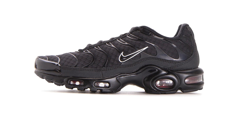 nike air max plus black and silver