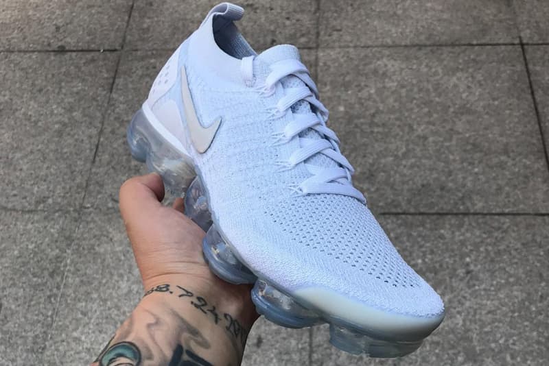 all white vapormax flyknit