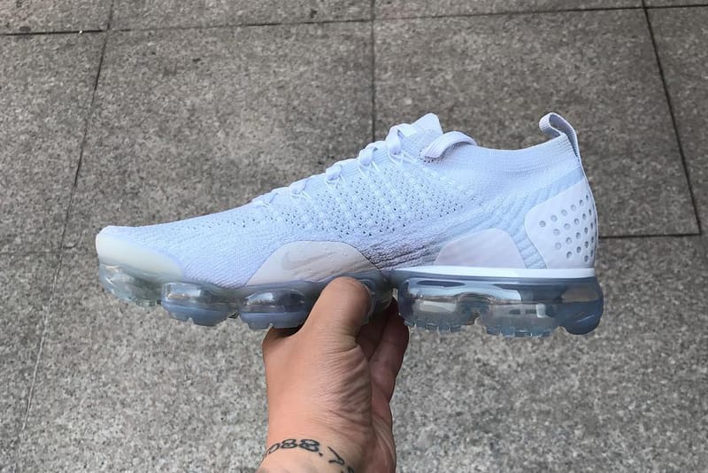 Mens 'air vapormax flyknit hotsell 2 white