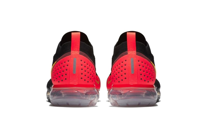 Black red clearance vapor max