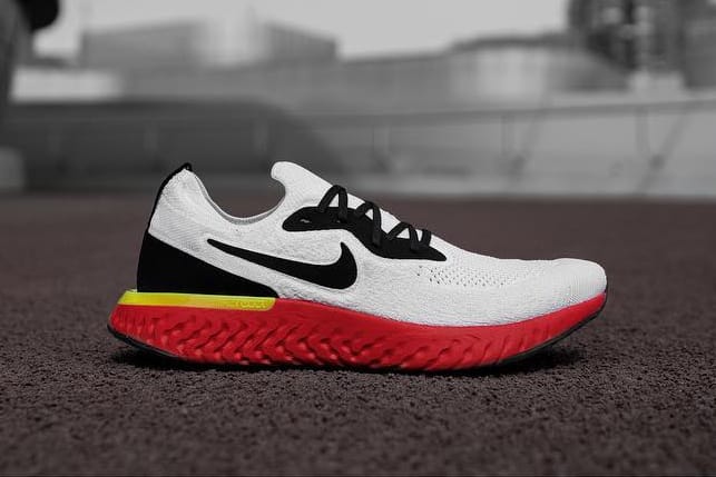 Nike epic react flyknit cheap 2 black and red