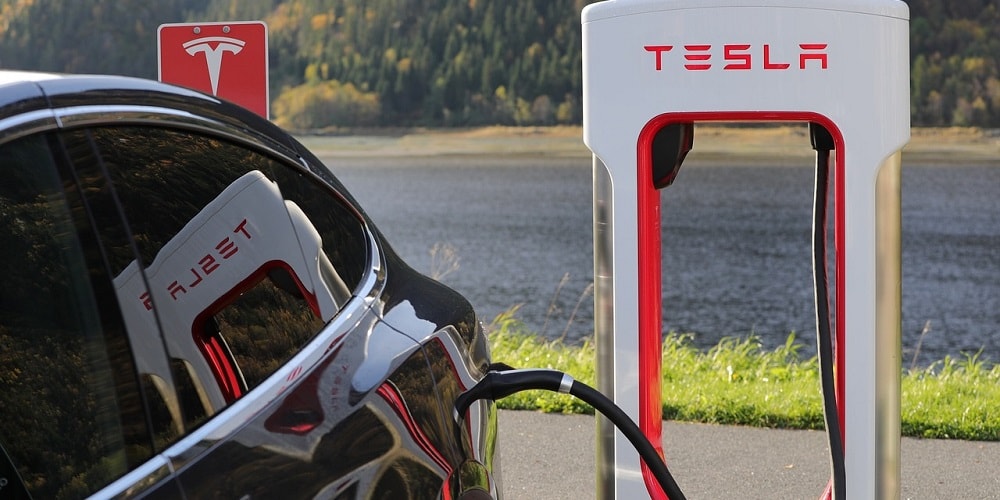 Tesla повышает тарифы на свои зарядные станции