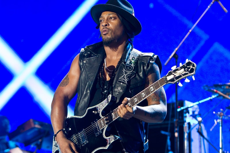 D'Angelo Covers Prince on The Tonight Show | Hypebeast