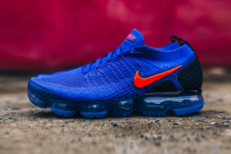 Nike vapormax red and blue hotsell