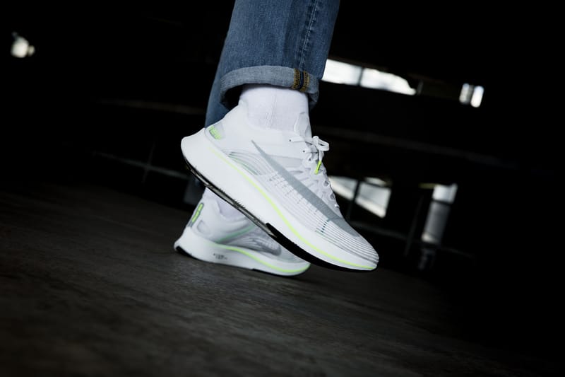 Zoom fly best sale sp volt glow