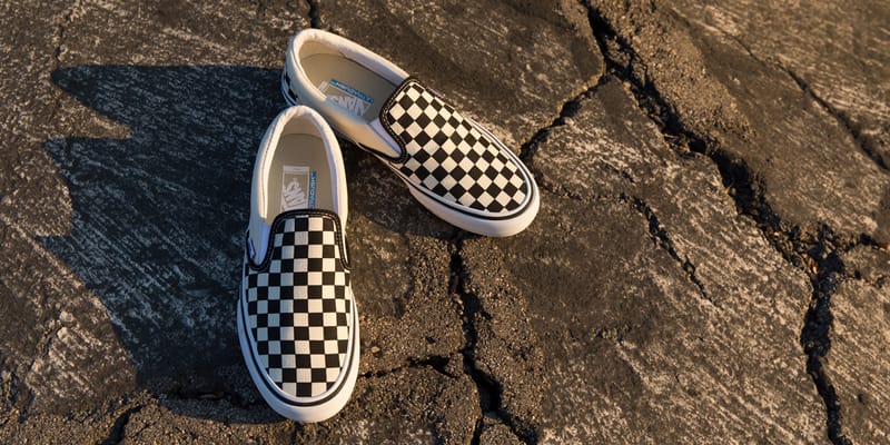 Vans era clearance checkerboard on feet