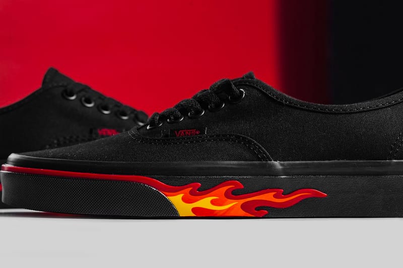 Vans old skool on sale black flame wall