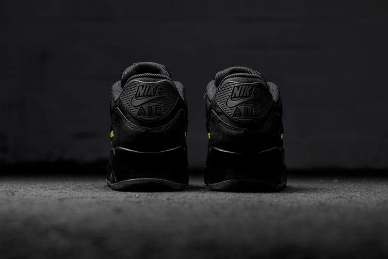 Nike air max 90 black clearance volt