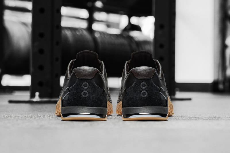 Nike metcon 4 store black and gum