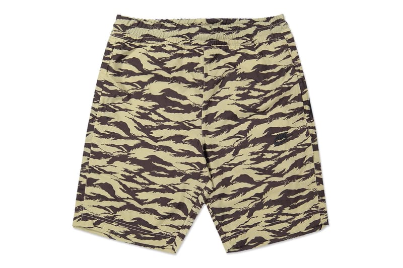 Nike woven outlet camo shorts