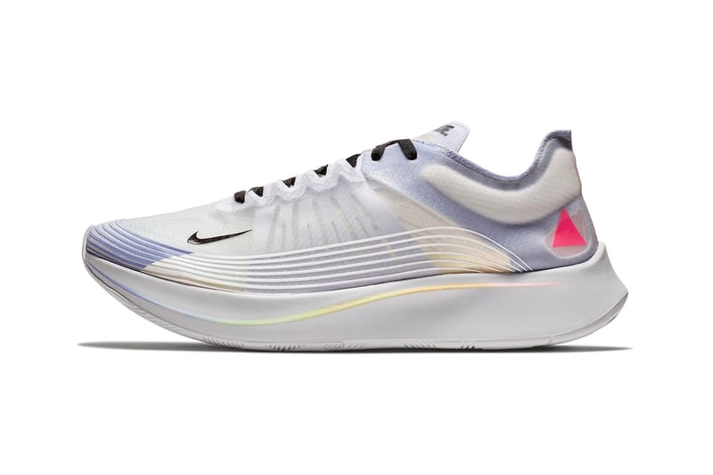 スニーカー NIKE ZOOM FLY BETRUE A Closer Look at the Nike 