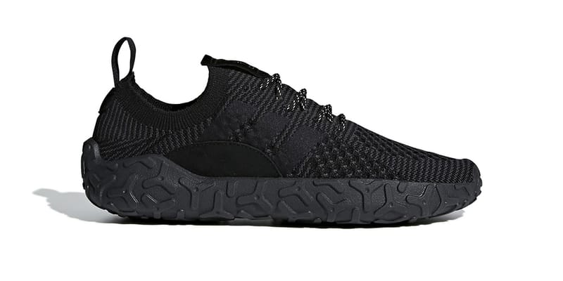 Black store adidas primeknit