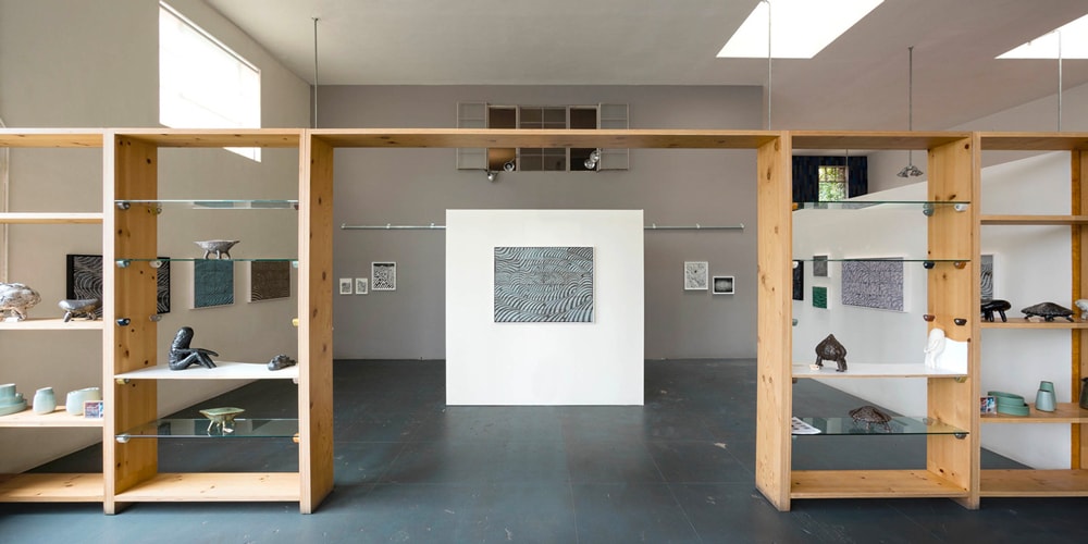 Посетите совместную выставку «Формирование» Брендана Монро и Heath Ceramics