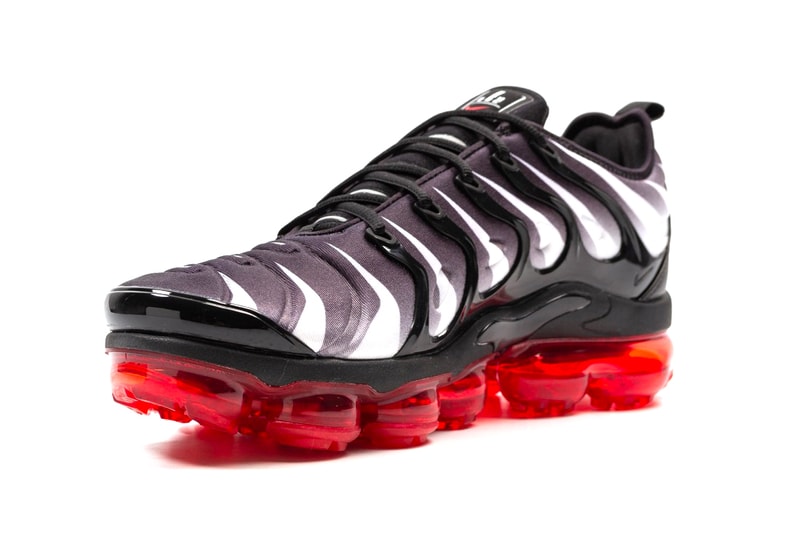 vapormax plus red shark