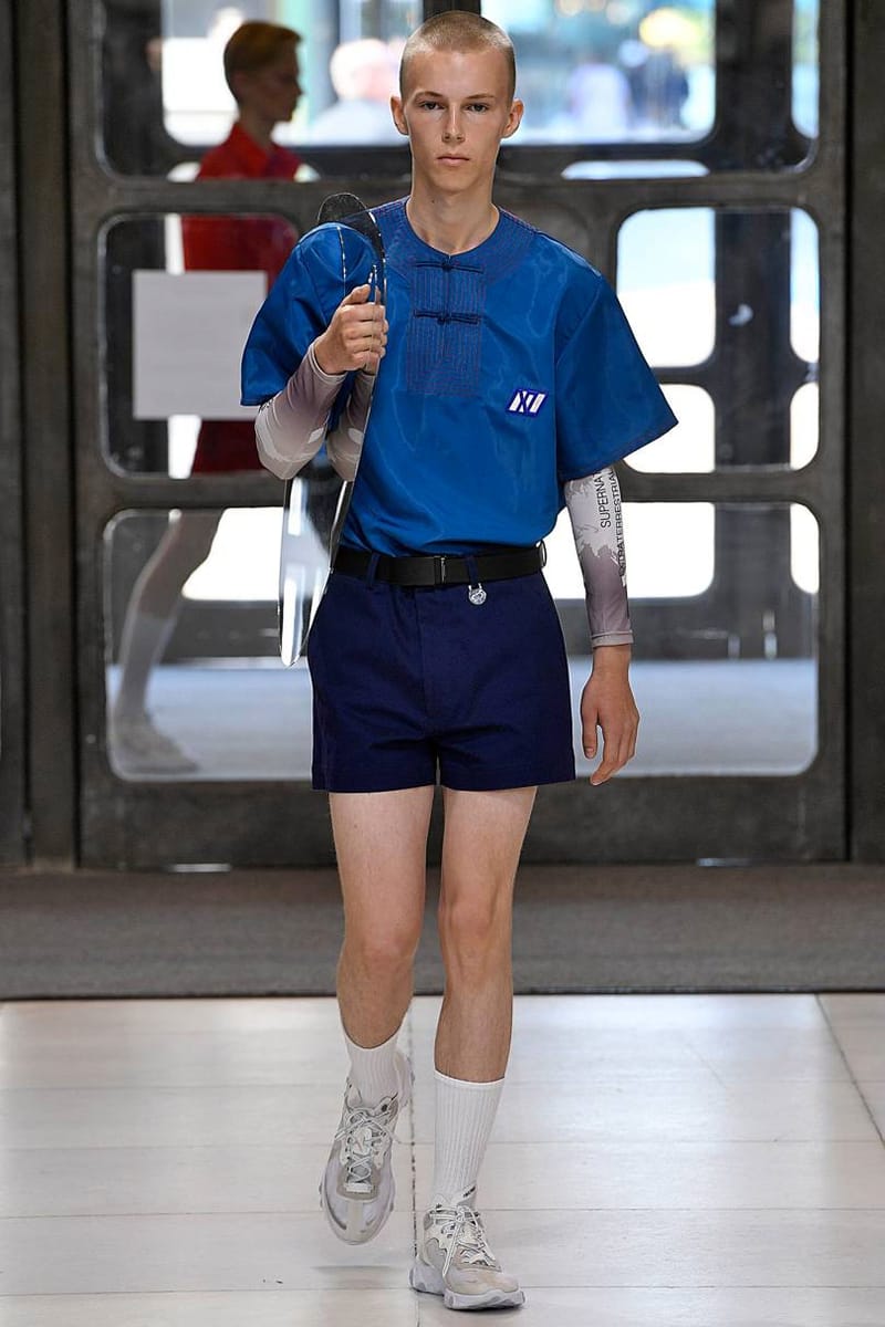 Xander Zhou ショートトレンチ Xander Zhou Shanghai Spring 2025 Collection | Vogue