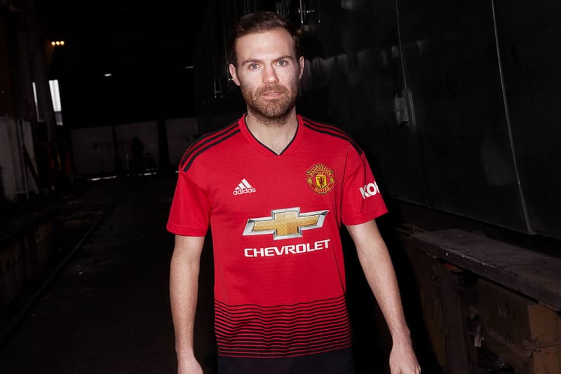 Manchester united hot sale t shirt 2018